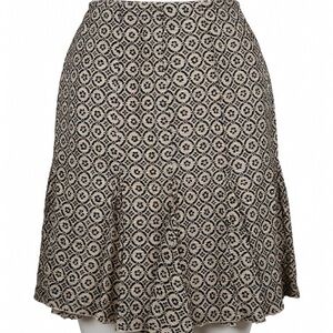 Elegant Black and Cream Patterned Skirt Sz large